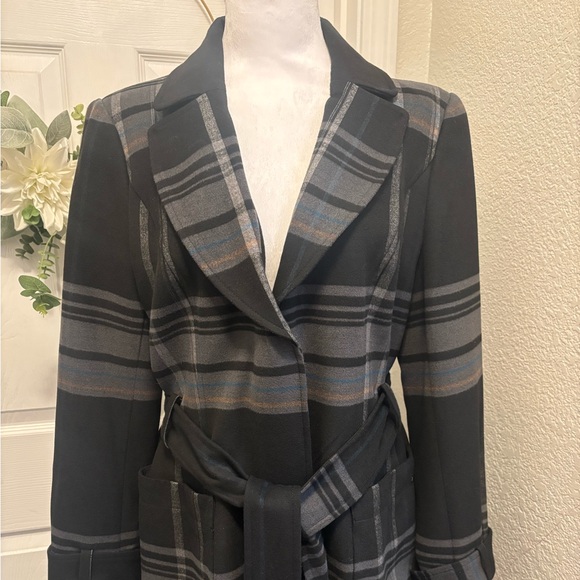 White House Black Market 
Black and Gray Plaid Trench Coat - Picture 3 of 9